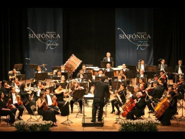 Lopez-Reynoso conducts the National Symphony of Mexico