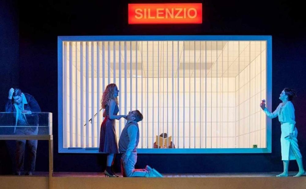 'Bajazet', Die Presse: Krystian Lada created a modern meta-level for Vivaldi's opera “Bajazet”. That works amazingly well